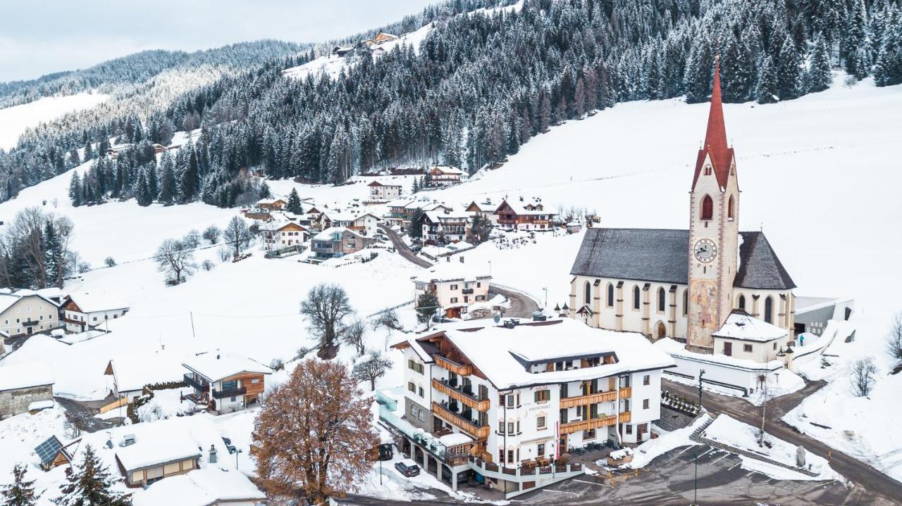 Hotel Kirchenwirt Dobbiaco Eksteriør bilde