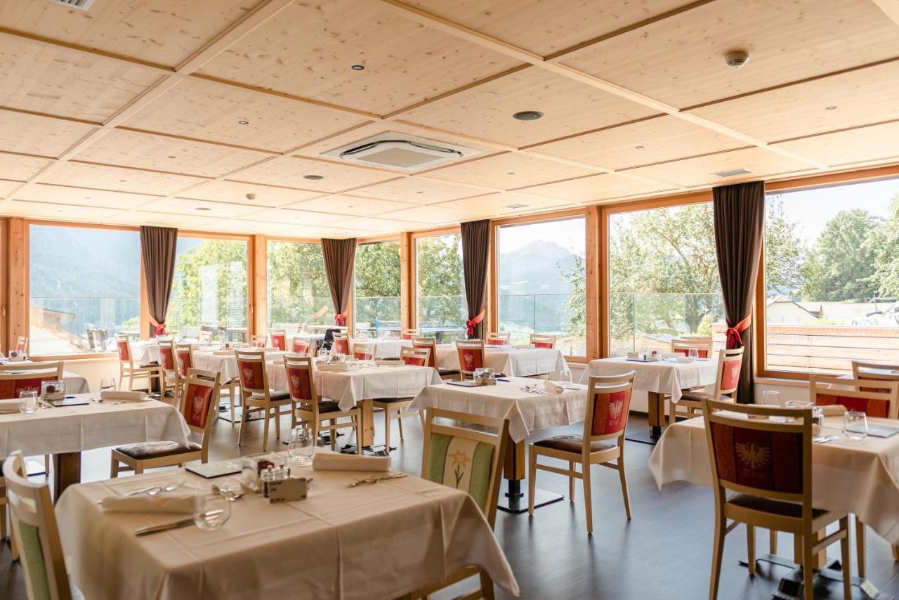 Hotel Kirchenwirt Dobbiaco Eksteriør bilde