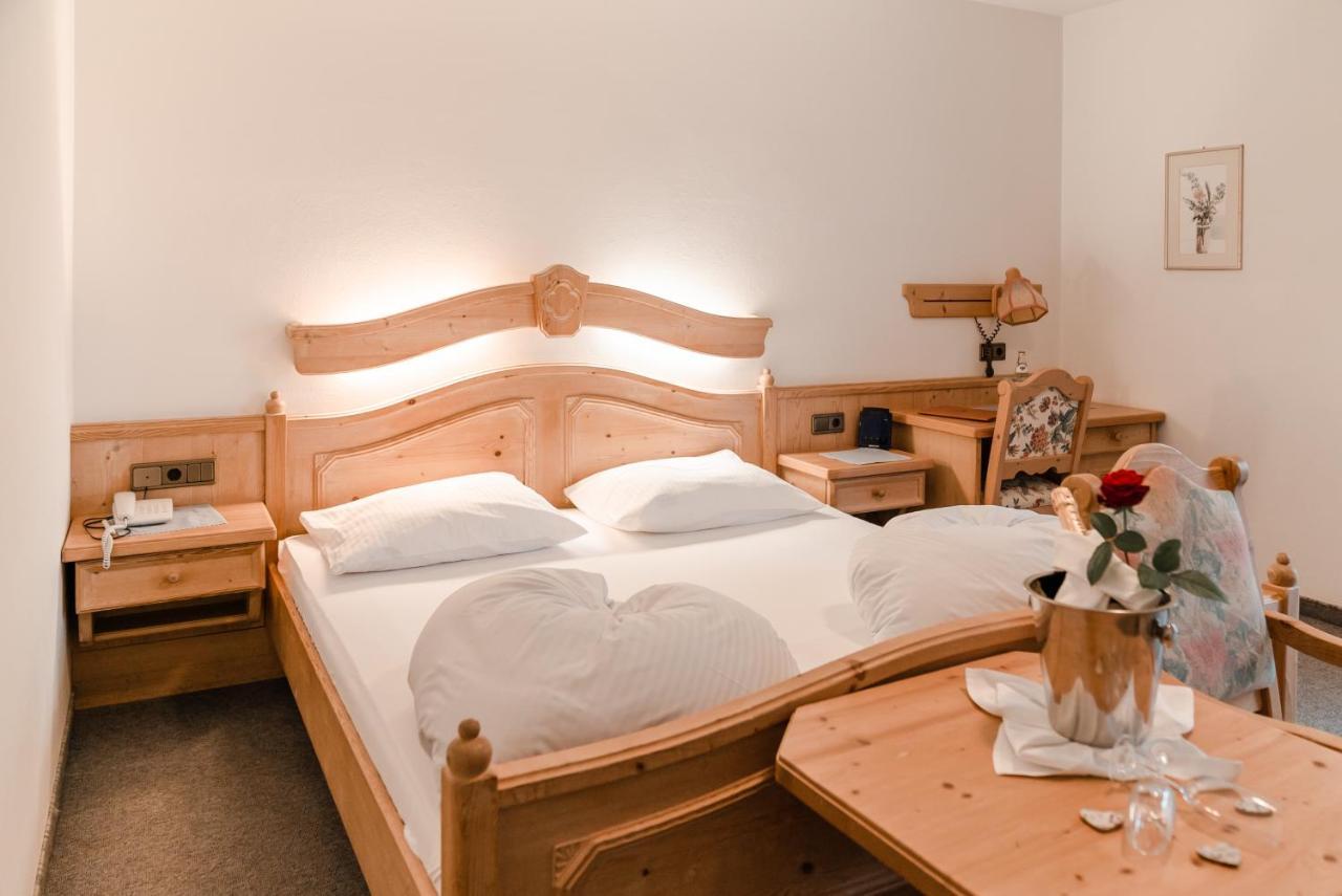 Hotel Kirchenwirt Dobbiaco Eksteriør bilde