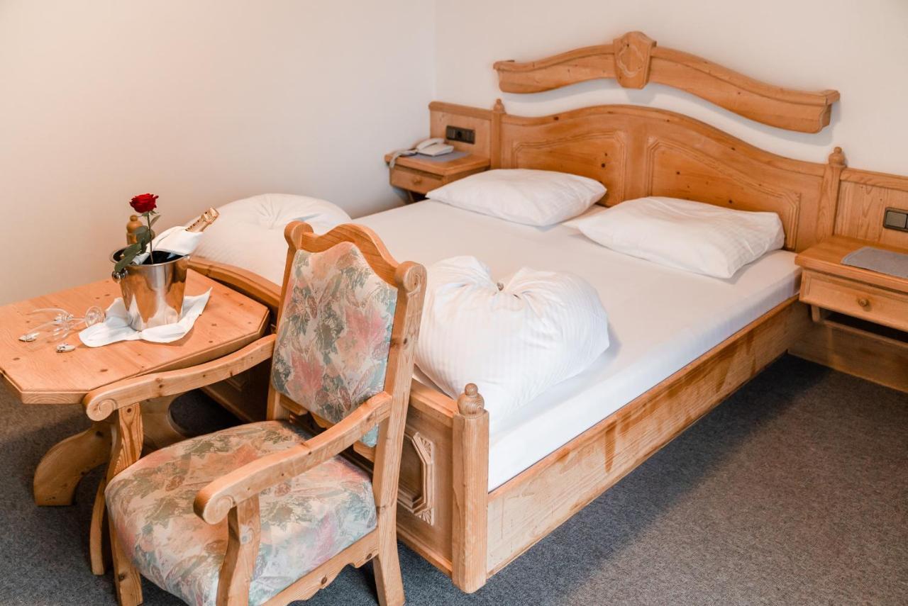 Hotel Kirchenwirt Dobbiaco Eksteriør bilde