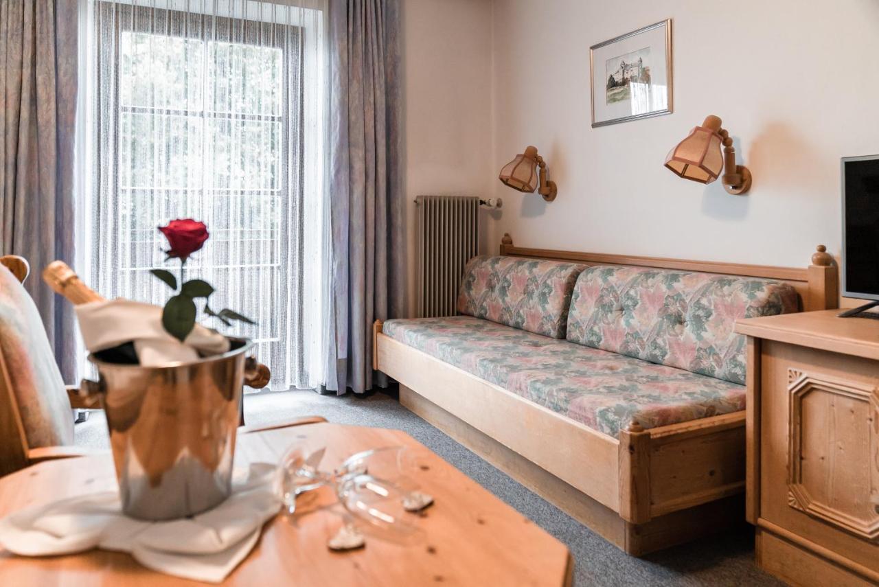 Hotel Kirchenwirt Dobbiaco Eksteriør bilde