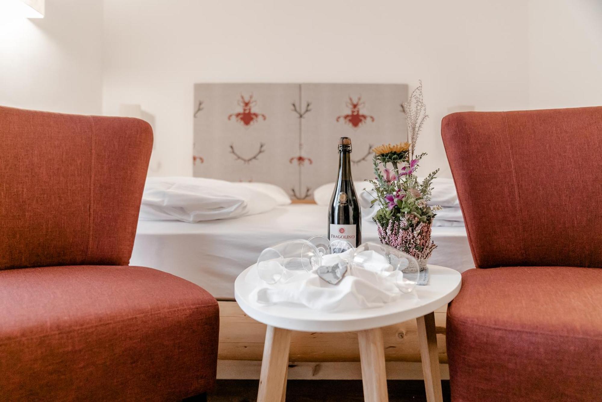 Hotel Kirchenwirt Dobbiaco Eksteriør bilde