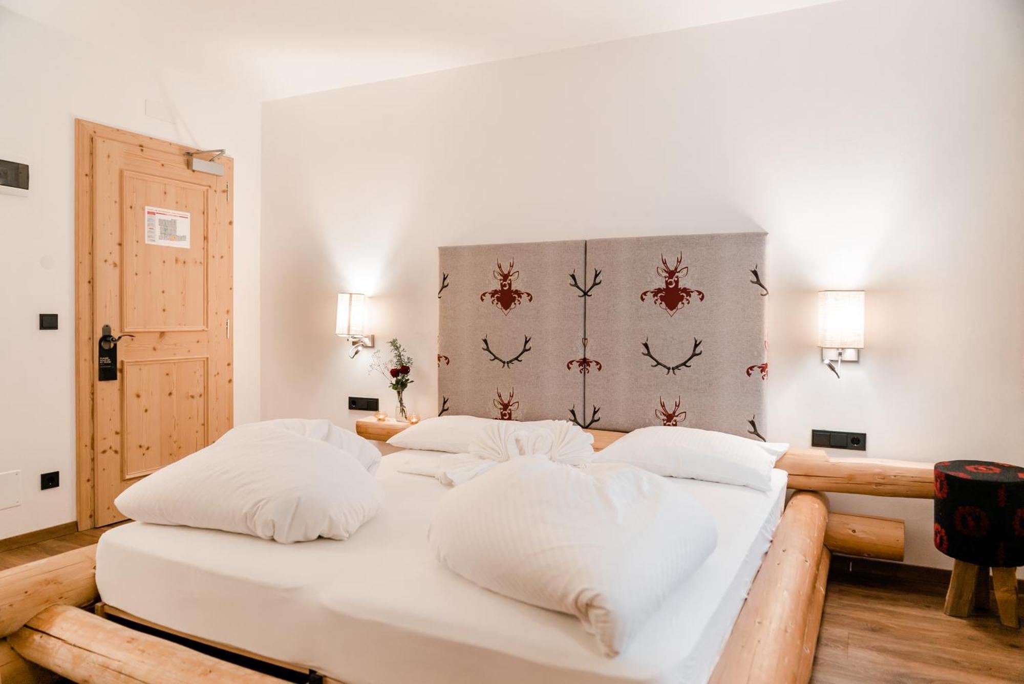 Hotel Kirchenwirt Dobbiaco Eksteriør bilde